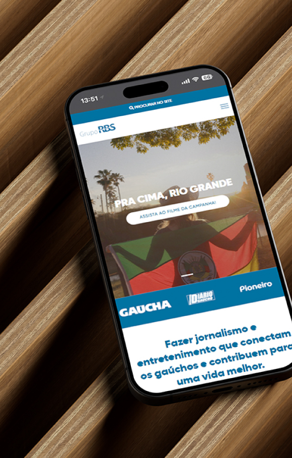 Cadeira branca em primeiro plano