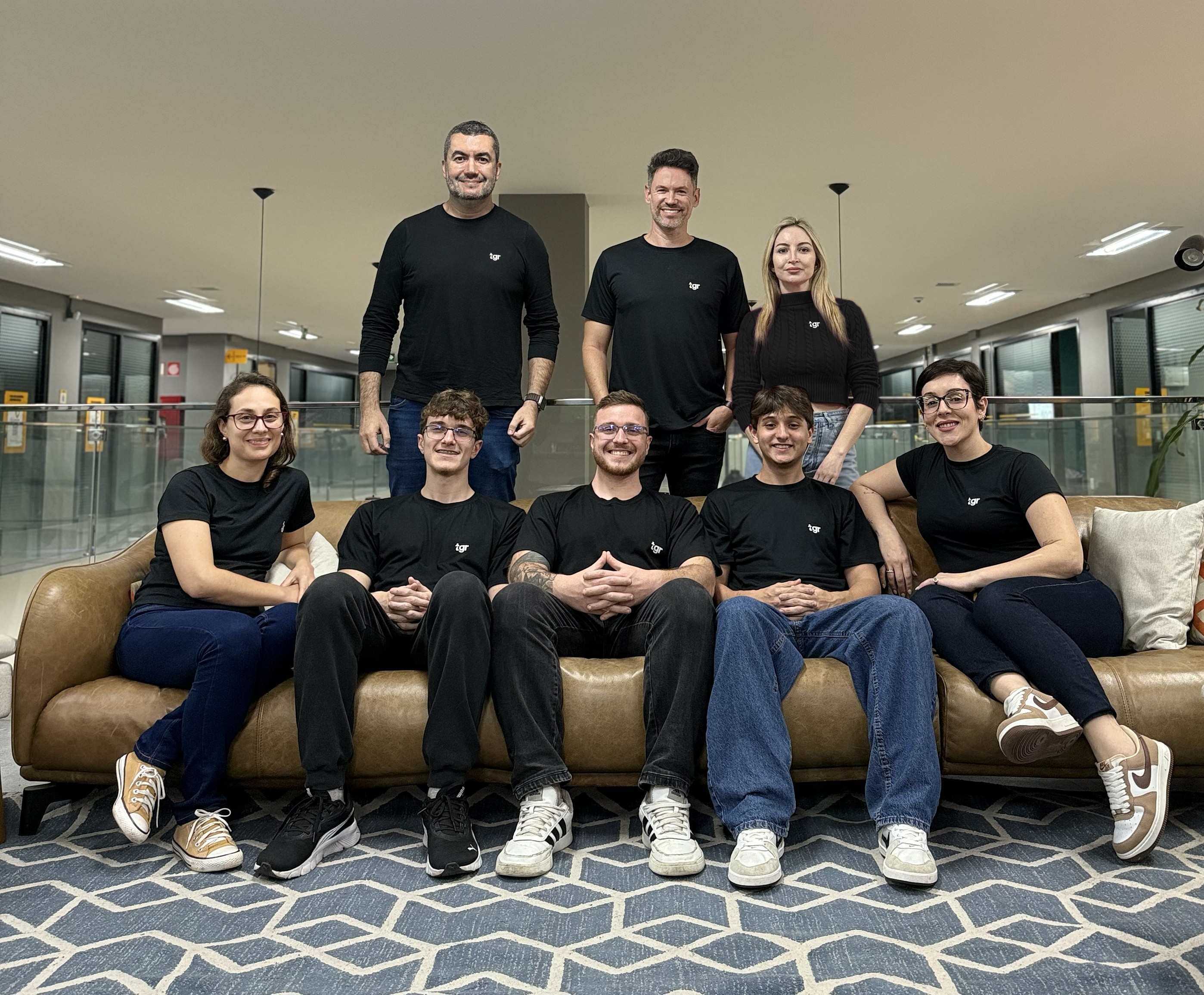 Um grupo de oito pessoas